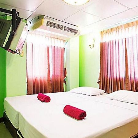 Four Sons Inn Bangkok Bagian luar foto